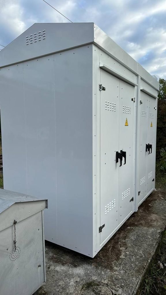 SafeBox RT double cabinet with twin lockable door leaves